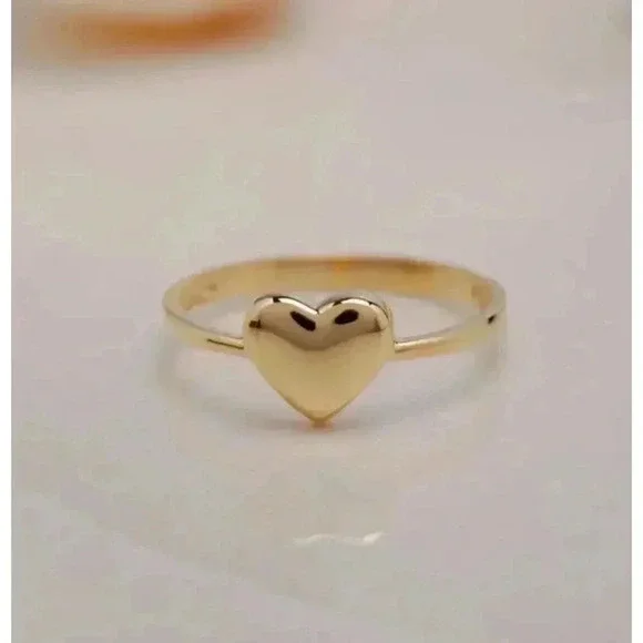 Elegant Heart Ring Size 6 - Picture 1 of 5